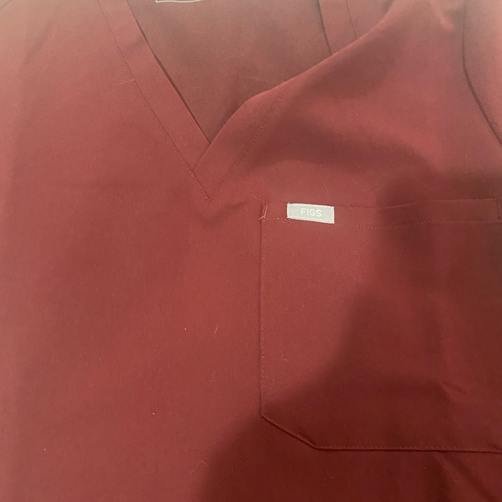 Burgundy medium fig scrubs.bought the wrong color!